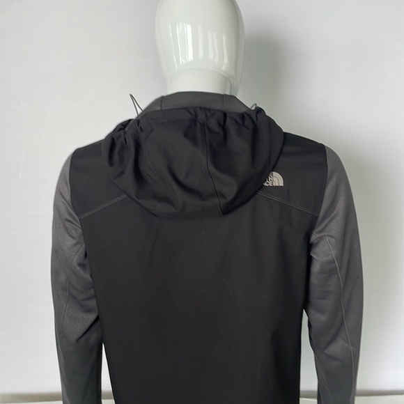 Like New Men’s North Face Jacket Size Small - Picture 9 of 16